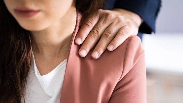 Harcèlement sexuel au travail : 10 exemples pour réagir